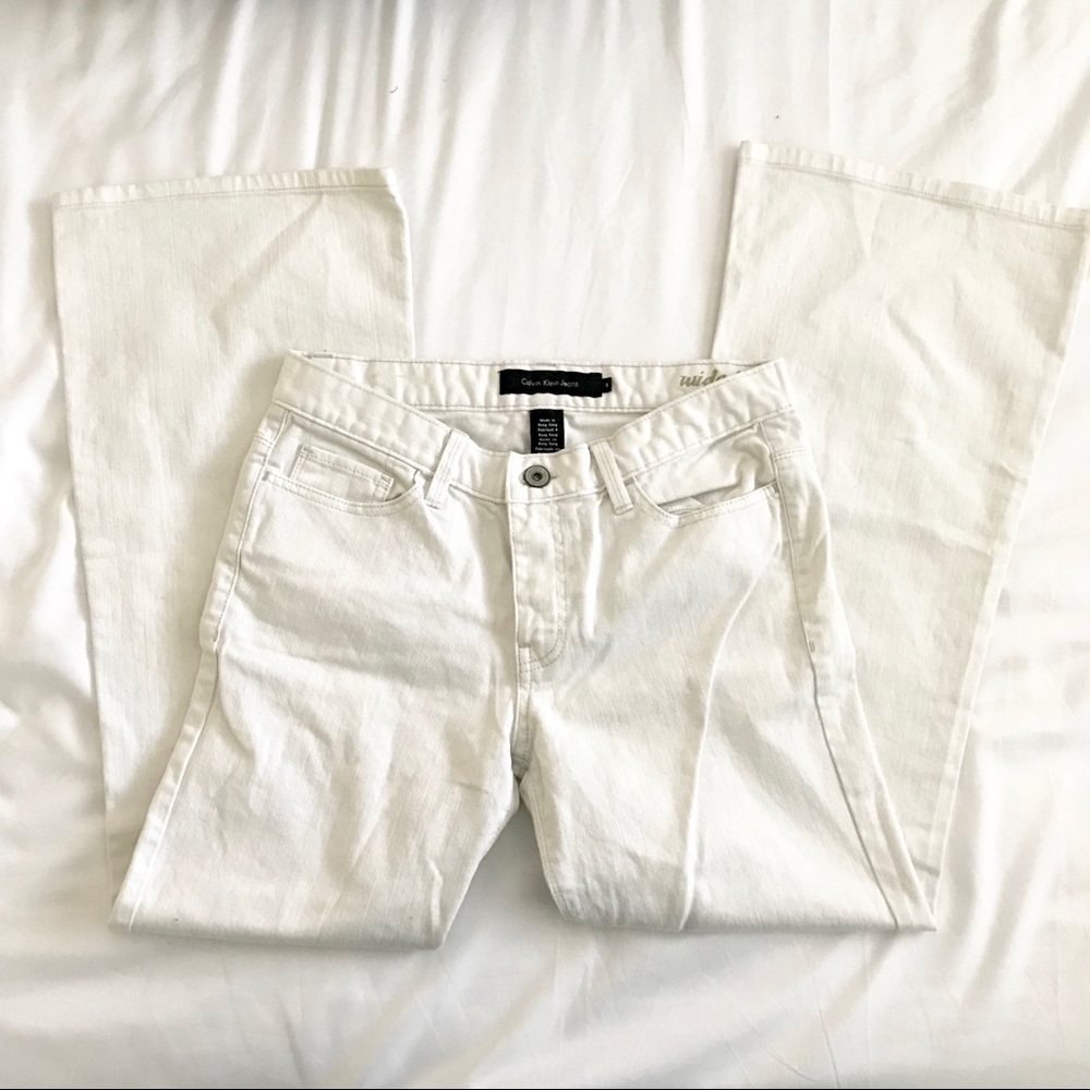 • Calvin Klein Wide Leg Jeans •